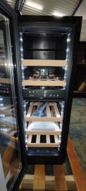 (Outlet) - Innbyggbart vinskap - WineCave 800 30D Fullglass Black