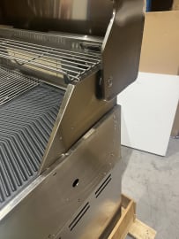 (Outlet) - Stainless Collection - Fristående Gasolgrill med 4 effektiva brännare och infravärme 