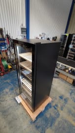 (Outlet) - Frittstående vinskap - WineExpert 126 Fullglass Black 