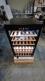 (Outlet) - Fristående vinkyl - WineExpert 66 Fullglass Black 