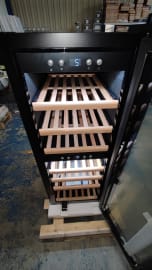 (Outlet) - Frittstående vinskap - WineExpert 38 Fullglass Black 