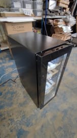 (Outlet) - Innbyggbart vinskap - Arctic Collection 30D Fullglass Black
