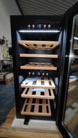 (Outlet) - Fristående vinkyl - WineExpert 24 Fullglass Black 