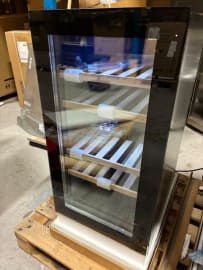 (Outlet) - Innbyggbart vinskap - Arctic Collection 40D Fullglass Black