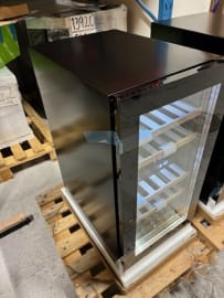 (Outlet) - Innbyggbart vinskap - Arctic Collection 40D Fullglass Black