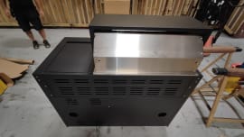 (Outlet) - Pure - Fritstående gasgrill med 4 blus og infrarød sidebrænder - Sort