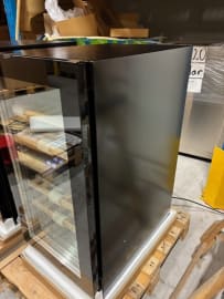 (Outlet) - Innbyggbart vinskap - Arctic Collection 40D Fullglass Black