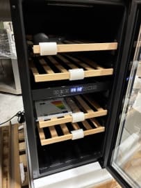 (Outlet) - Innbyggbart vinskap - Arctic Collection 40D Fullglass Black