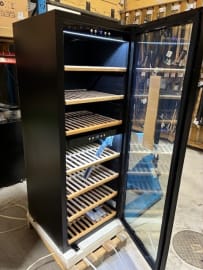 (Outlet) - Fritstående vinkøleskab - WineExpert 126 Fullglass Black 