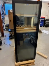 (Outlet) - Frittstående vinskap - WineExpert 126 Fullglass Black 