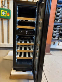 (Outlet) - Innbyggbart vinskap - WineCave 800 30D Fullglass Black