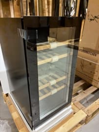 (Outlet) - Innbyggbart vinskap - Arctic Collection 40D Fullglass Black