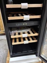 (Outlet) - Innbyggbart vinskap - Arctic Collection 40D Fullglass Black