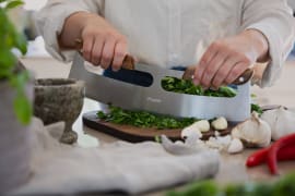 Pizzaskärare i Mezzaluna-stil - 35 cm