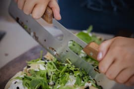 Pizzaskjærer i mezzaluna-stil - 35 cm