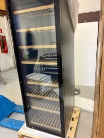 (Outlet) - Fritstående vinkøleskab - WineExpert 180 Fullglass Black 