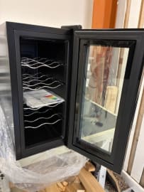 (Outlet) - Fritstående vinkøleskab - Tundra Collection 10 Black