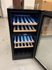 (Outlet) - Vinkøleskab til indbygning -Arctic Collection 40D Fullglass Black