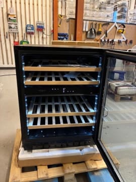 outlet-innbyggbart-vinskap-winecave-700-60d-anthracite-black