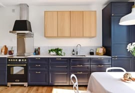 ensemble-piano-de-cuisson-noir-laiton-dolcevita-60-cm-piano-de-cuisson-a-induction-hotte-credence