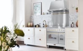 komfyrpakke-rustfri-messing-dolce-vita-90-cm-induksjon-komfyr-vifte-veggbeskyttelse