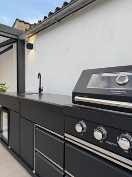 pure-freistehende-outdoorkuche-plus-schwarz