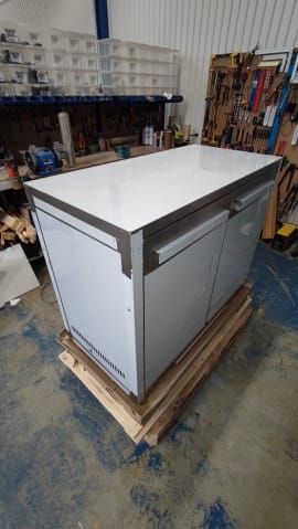 outlet-nordic-line-arbejdsbord-med-dor-120-cm-rustfri