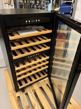 outlet-fristaende-vinkyl-wineexpert-66-fullglass-black