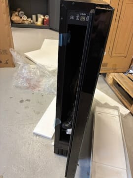 outlet-innbyggbart-vinskap-arctic-collection-15s-fullglass-black