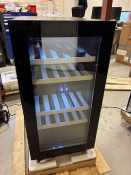 outlet-innbyggbart-vinskap-arctic-collection-40d-fullglass-black