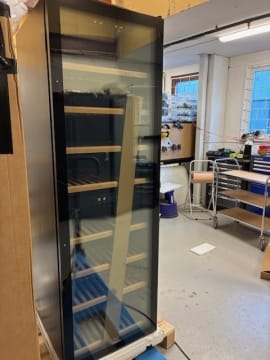 outlet-fritstaende-vinkoleskab-wineexpert-180-fullglass-black