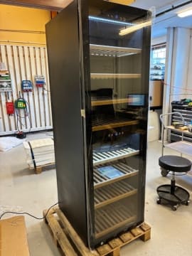 outlet-fritstaende-vinkoleskab-wineexpert-180-fullglass-black