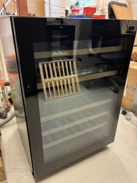 outlet-vinkoleskab-til-indbygning-winecave-800-60d-fullglass-black