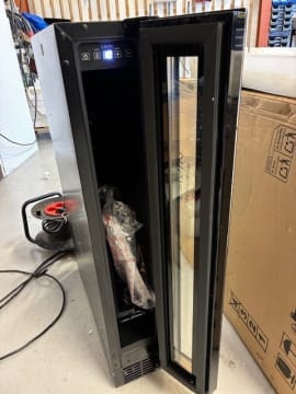 outlet-vinkoleskab-til-indbygning-arctic-collection-15s-fullglass-black