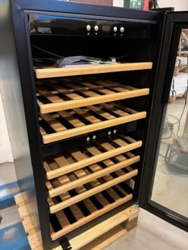 outlet-fristaende-vinkyl-wineexpert-66-fullglass-black