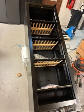 outlet-vinopbevaringsskab-velvet-125-glass