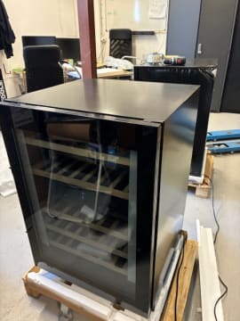 outlet-vinkoleskab-til-indbygning-winecave-800-60d-fullglass-black