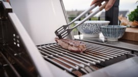 stainless-collection-fristaende-gasolgrill-med-6-brannare-och-infrarod-powersear-zone-inkl-tillbehorspaket