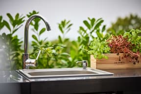 black-collection-modul-mit-spulbecken-und-aufbewahrungsschrank