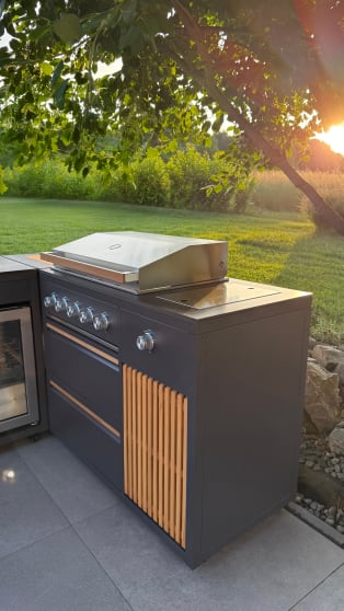 designer-series-fristaende-gasolgrill-med-5-brannare-och-infrarod-sidobrannare