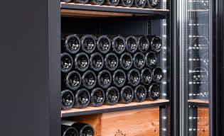 Vinopbevaringsskab 151–300 flasker