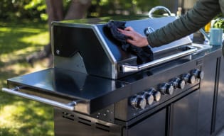 Reinigung und Pflege von Outdoorküchen