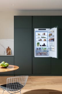 70 cm helintegrerad kyl/frys 193 cm hög, door-on-door (REF704BBNPTC)
