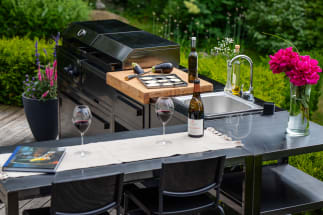 nordic-line-freistehende-outdoorkuche-saltum-schwarz