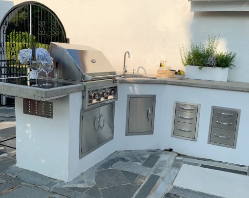 Built-in outdoor kitchen package