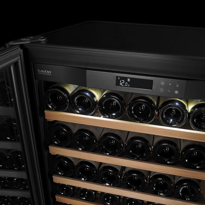 vinlagringsskap-la-premiere-solid-black-door-premium-pack