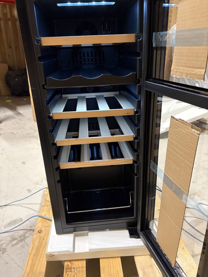 outlet-frittstaende-vinskap-northern-collection-18-black