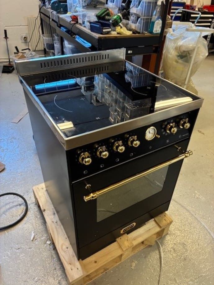 outlet-dolce-vita-induktionskomfur-60-cm-1-ovn-sort-messing