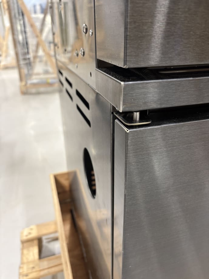 outlet-black-collection-freistehender-gasgrill-mit-4-effizienten-brennern-und-infrarotbrenner