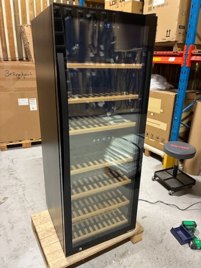 outlet-freistehender-weinkuhlschrank-wineexpert-126-fullglass-black